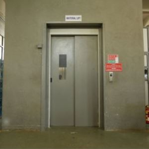 Industriegüteraufzug